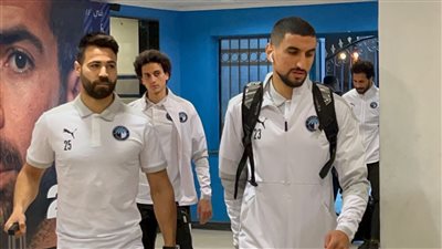 وصول حافلة بيراميدز لاستاد الدفاع الجوي لمواجهة الزمالك بالدوري الممتاز|صور