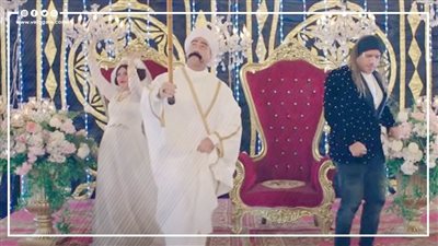 بالنور والكهارب.. مفاجآت مربوحة للكبير في ليلة الدخلة| فيديوجراف