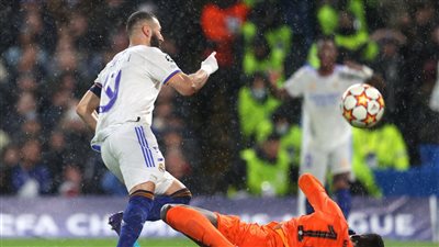دوري أبطال أوروبا.. بنزيما يسجل الهاتريك في مباراة ريال مدريد وتشيلسي 