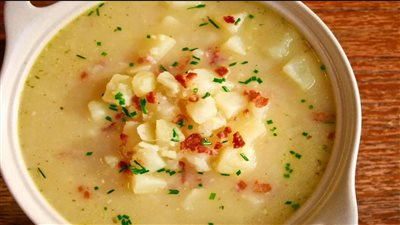 اعرفي طريقة عمل شوربة البطاطس بالجبنة |فيديو