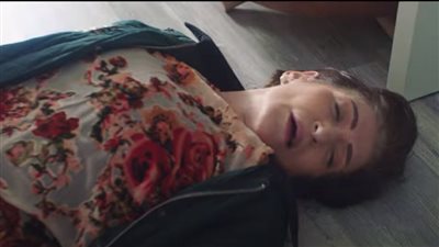 ليلى علوي تنقذ والدتها من الموت على يد ابنها في 