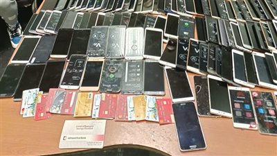 إحباط محاولة تهريب عشرات الهواتف المحمول وكروت فيزا بحوزة راكب بمطار القاهرة