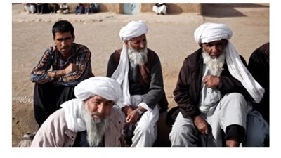 نائب إيراني يطالب بطرد اللاجئين الأفغان من بلده