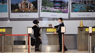 ثمل وعارٍ.. رجل يقتحم مطارا في كازاخستان