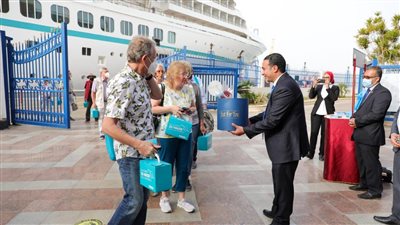 ميناء الإسكندرية يستقبل سفينة سياحية |صور 