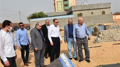 محافظ الشرقية يتابع مشروعات حياة كريمة بمركز الحسينية 