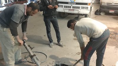 حي وسط الاسكندرية يتابع اعمال اصلاح كسر ماسورتي مياه بمنطقة العطارين