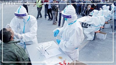 عزل الرضع عن أهاليهم.. كورونا يعود للفتك بالصين مجددًا | فيديوجراف