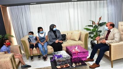 محافظ أسوان يهنىء على أبو القاسم عقب الإفراج عنه من السلطات السعودية 