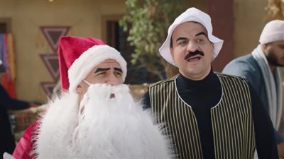 الكبير يتنكر بملابس بابا نويل للتفتيش عن مخالفات المزاريطة | فيديو