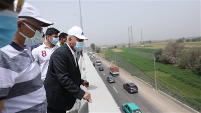 وزير النقل يتفقد مشروعات الكباري بعرب الرمل-أجهور بعد نهو اتجاه الإسكندرية