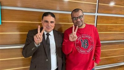 بعد ما اتكتب له عمر جديد.. المهندس علي أبو القاسم يسجد شكرا لله في مطار أسوان |فيديو