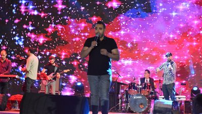 محمد عدوية يغني لحورية فرغلي 