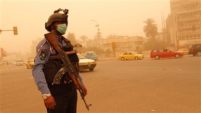 عاصفة ترابية تجتاح عدة مدن بالعراق وتتسبب بوفاة 4 أشخاص ووقف رحلات جوية