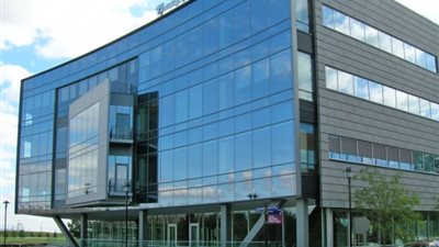 تغطيات وضوابط وثيقة التأمين ضد كسر زجاج.. تعرف عليها 