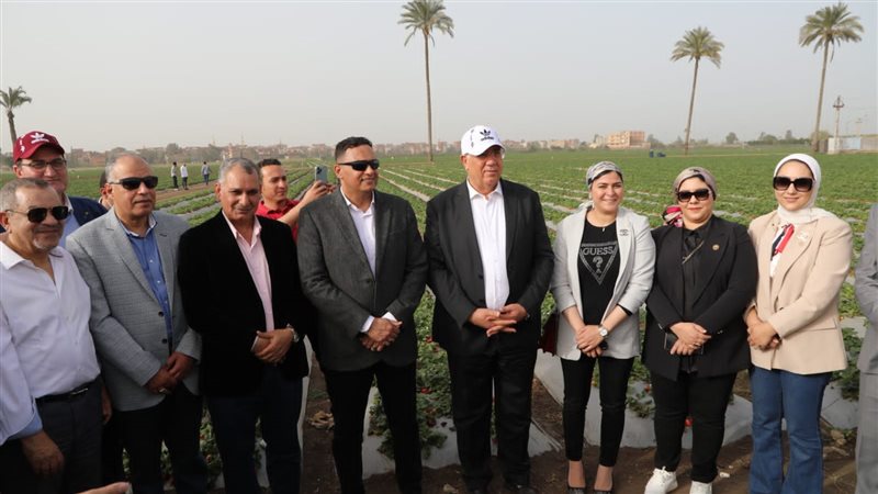 وزير الزرةعة في اراضي