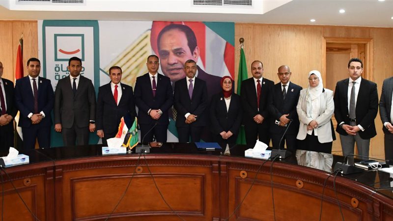 عقب توقيع عقد مستشفي