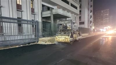  رصف ميدان القرآن الكريم واستكمال تركيب الإنترلوك بشوارع حي غرب أسيوط