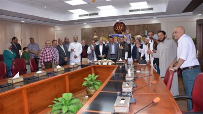 محافظ مطروح يوافق على ترجمة خطبة الجمعة بلغة الإشارة بمسجد التنعيم | صور