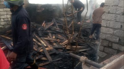 إصابة شخصين في حريق عنبر دواجن بكفر شكر| صور 