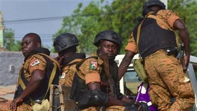 مقتل 16 جنديا وإصابة 21 آخرين في هجوم على قاعدة عسكرية ببوركينا فاسو