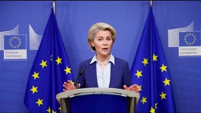 رئيسة المفوضية الأوروبية تعد بتسريع انضمام أوكرانيا للاتحاد الأوروبي 