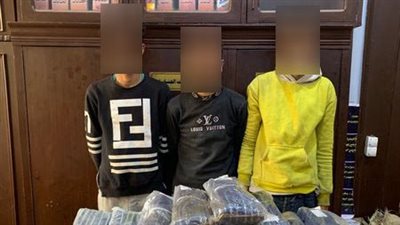 ضبط 3 عاطلين لسرقتهم بضاعة من محل إكسسوارات بالموسكي