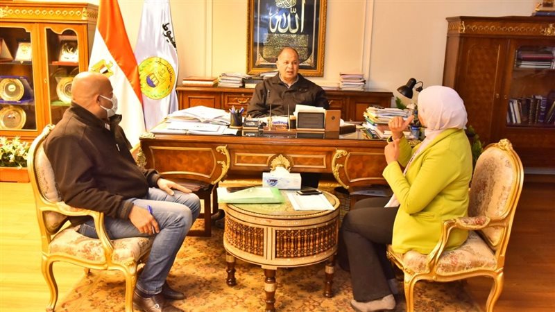 اجتماع محافظ أسيوط