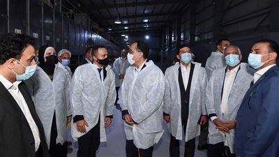 يوفر 2300 فرصة عمل.. مدبولي يزور مصنع للبصل المجفف يصدر سنويا بـ 14 مليون دولار 