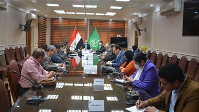 محافظ القليوبية يعقد اجتماعا لمتابعة مشروع ممشى النيل ببنها 