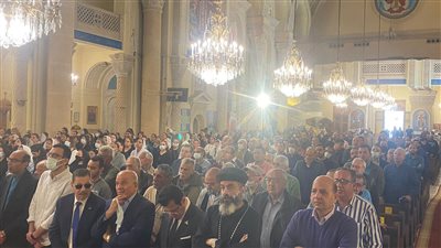 أداء صلاة الثالث على روح كاهن العذراء في الكنيسة المرقسية بالإسكندرية