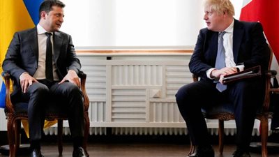 رئيس وزراء بريطانيا يعلن مد أوكرانيا بمدرعات وصواريخ مضادة للسفن