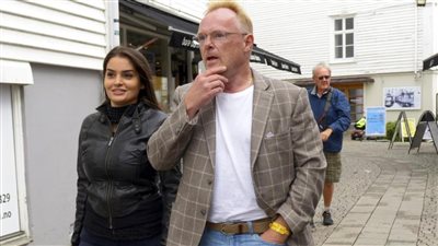 السياسي والتلميذة.. استقالة وزير دفاع أوروبي بعد فضيحة أخلاقية مع طالبة ثانوي