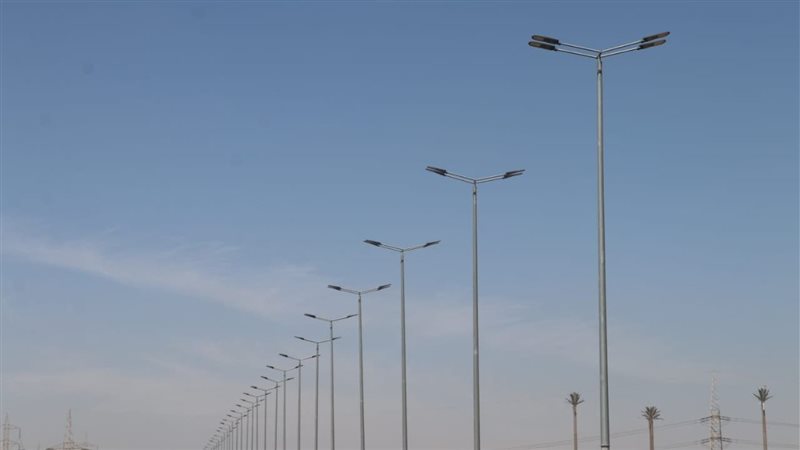 أعمدة إنارة بنظام