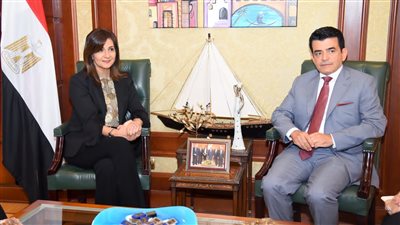 وزيرة الهجرة تلتقي مدير منظمة العالم الإسلامي للتربية والعلوم والثقافة 