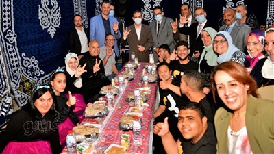 محافظ الغربية يشارك 100 من الطلاب ذوي الهمم إفطارهم بمدرسة ناصر 