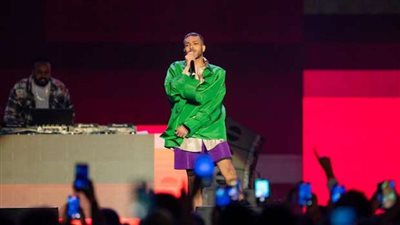 رد جريء من النجم عمرو يوسف على إطلالة ويجز في السعودية | فيديو