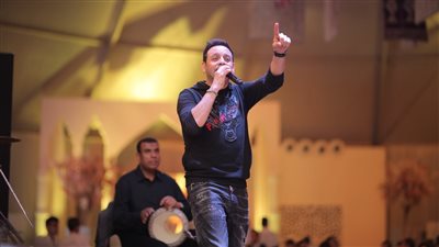 مصطفى قمر يتألق في خيمة رمضانية بالتجمع الخامس والحضور كامل العدد | صور