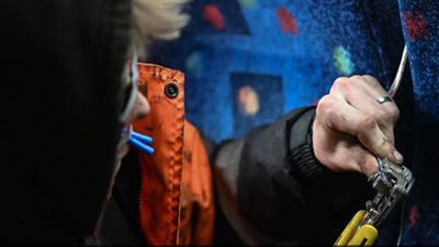 أرزاق.. ميكانيكي يعثر على كنز بملايين الدولارات في حظيرة مهجورة