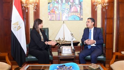 وزيرة الهجرة تبحث مع رئيس البريد كيفية استفادة المصريين بالخارج من الخدمات البريدية