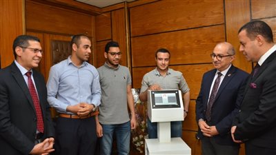 رئيس جامعة أسيوط يعلن بدء المرحلة التجريبية لتشغيل جهاز تنفس صناعي جديد 