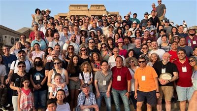 ناصر كتكوت يستقبل وفدا سياحيا أجنبيا: مصر تشهد نقلة في بناء الكنائس