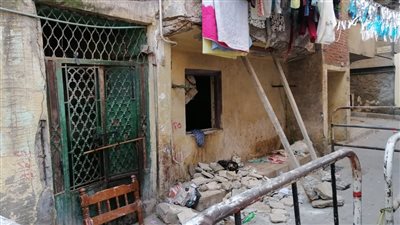 مصرع طفل وإصابة شقيقته واثنين آخرين في انهيار سقف بالإسكندرية 