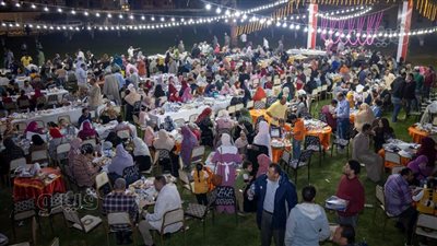 جامعة طنطا تنظم إفطارا جماعيا للعمالة المؤقتة وأسرهم | صور