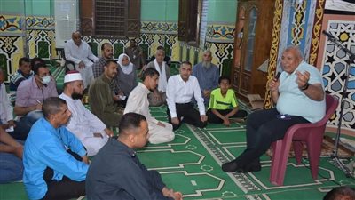 الزملوط يلتقي المواطنين بمسجد الحي الجديد في الخارجة