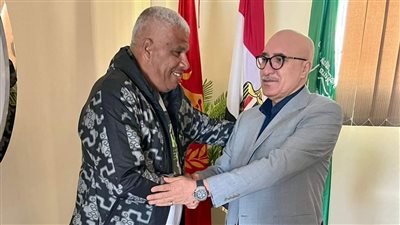 تجديد الثقة في ميمي عبد الرازق رئيسا لقطاع الناشئين بالنادي المصري