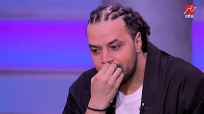 عبد الفتاح الجريني باكيا على الهواء: بقالي 4 سنين مروحتش المغرب بسبب أمي | فيديو