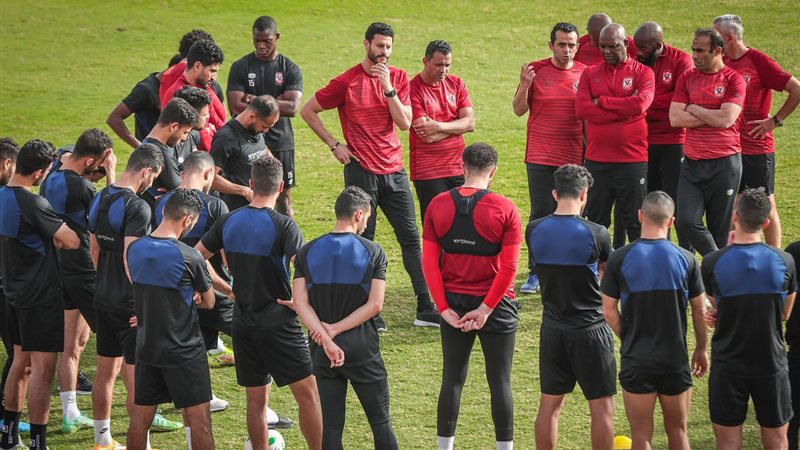 لاعبو الأهلي
