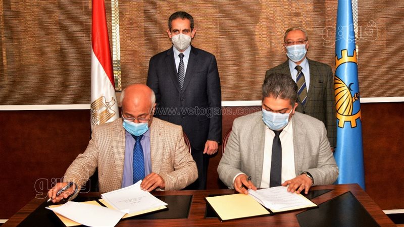 لحظة توقيع البروتوكول