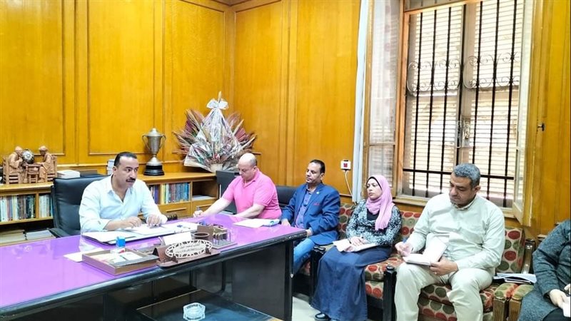 رئيس إقليم القناة
